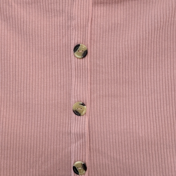 🌟4/$10🌟 Pink crop top - Picture 3 of 4